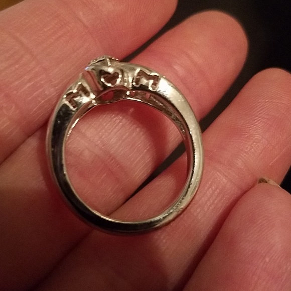 'Mom' ring - Picture 2 of 3